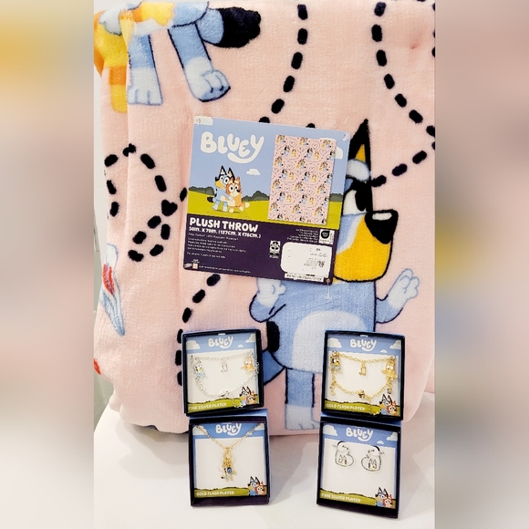 Bluey Other - Bluey Plush Throw Blanket With Four Jewelry Sets